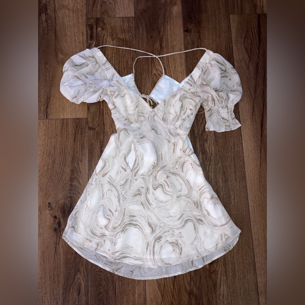 Saints + secrets women’s White Swirl Puff-Sleeve Mini Dress size s